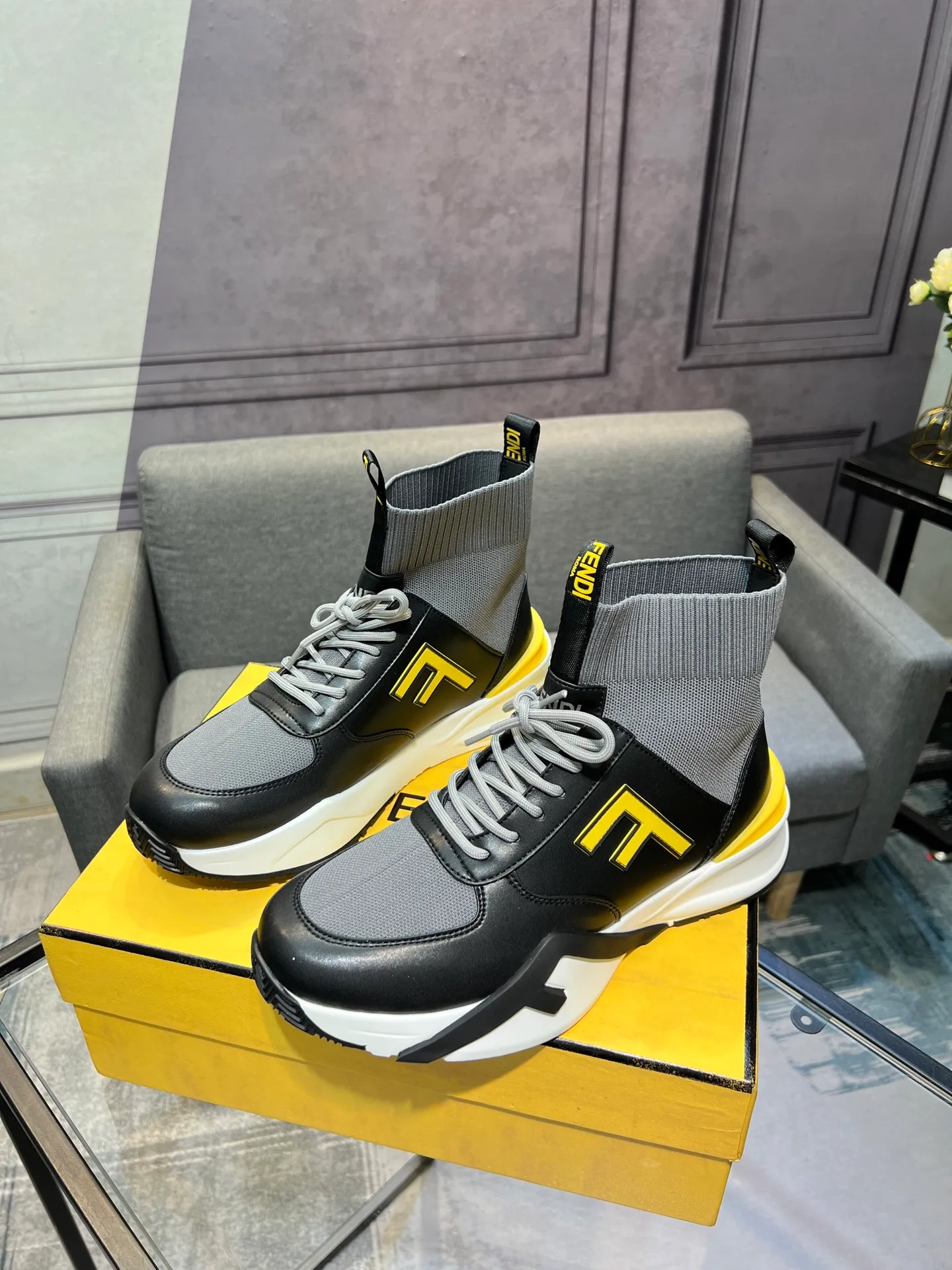 Men's shoes 💰580 FENDI men's fashion casual shoes 👟Hot sale🔥Official website 1:1 replica ⬆️Original quality - Original leather - Original breathable mesh lining Original outsole 1:1 replica, code number 38-44 (45-46 customized)